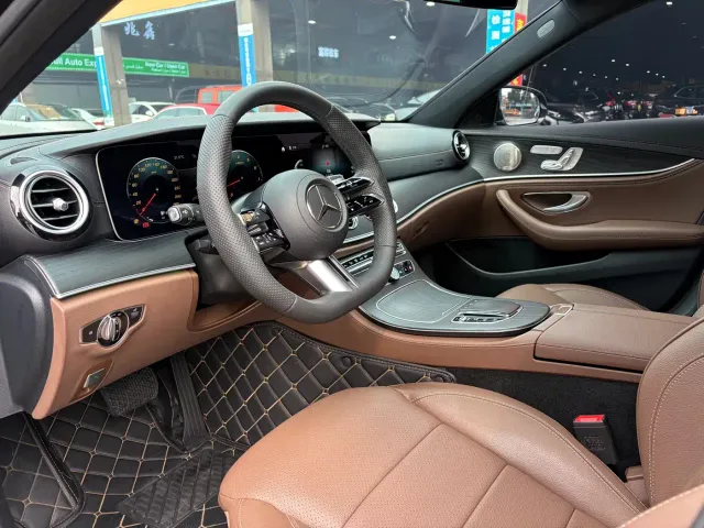 Mercedes-Benz E-Class — Фото автомобиля 4