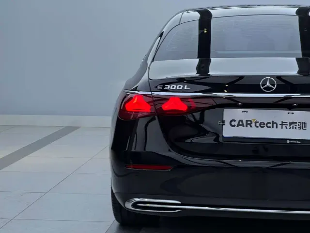 Mercedes-Benz E-Class — Фото автомобиля 5