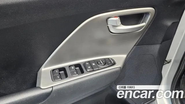 Kia Niro — Фото автомобиля 27