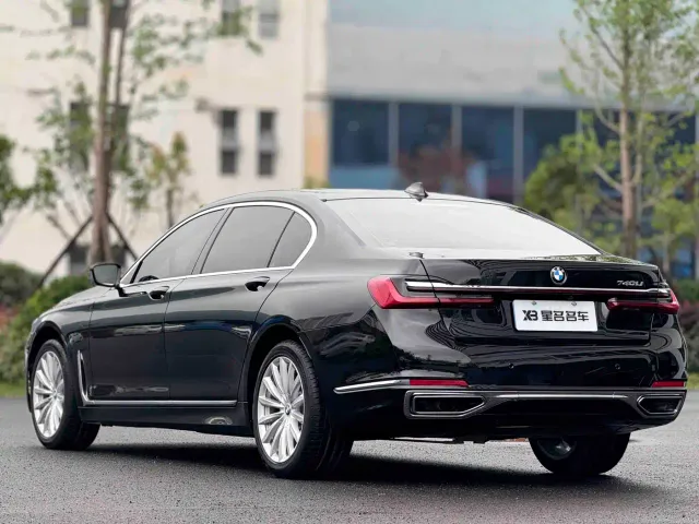BMW 7 Series — Фото автомобиля 13