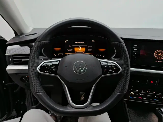 Volkswagen Passat — Фото автомобиля 21
