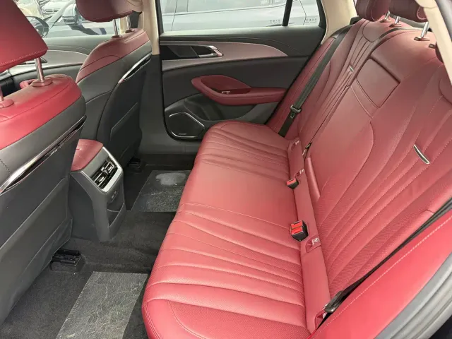 Hongqi H5 — Фото автомобиля 11