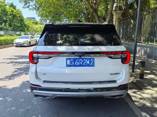 Ford Explorer — Фото автомобиля 8