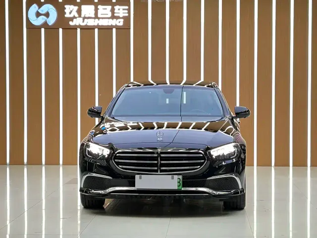 Mercedes-Benz E-Class — Фото автомобиля 2