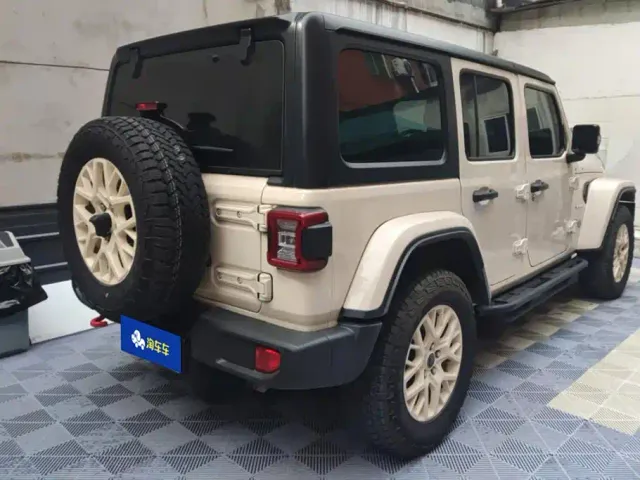Jeep Wrangler — Фото автомобиля 3