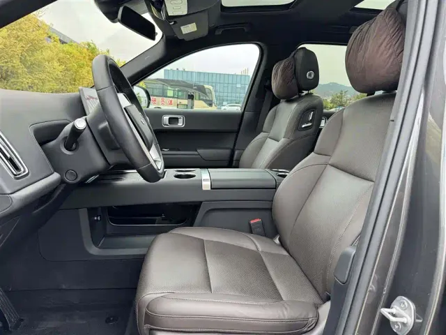 Li Auto L8 — Фото автомобиля 4