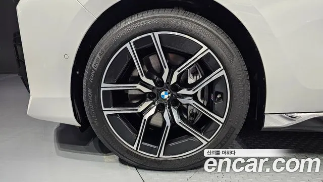 BMW 7-Series 7 серия (G70) 740i sDrive M Sport — Фото автомобиля 5
