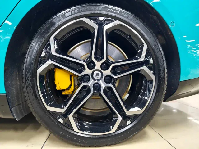 Xiaomi SU7 — Фото автомобиля 28