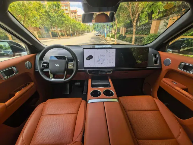 Li Auto L8 — Фото автомобиля 7