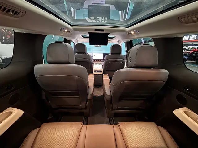 Li Auto MEGA — Фото автомобиля 25