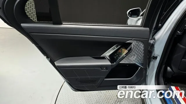BMW i7 G70 — Фото автомобиля 25