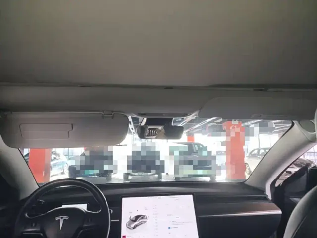 Tesla Model 3 — Фото автомобиля 15