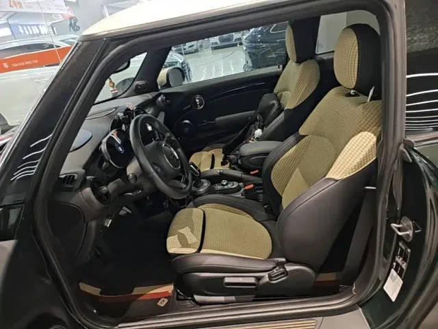 MINI Hatch — Фото автомобиля 14