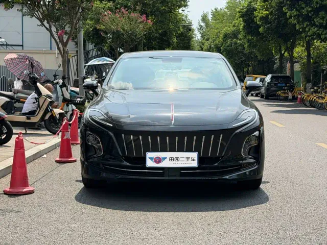 Hongqi E-QM5 — Фото автомобиля 2