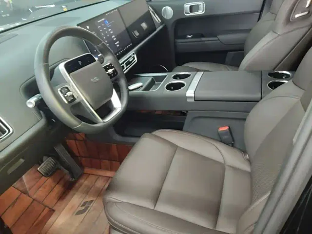 Li Auto L9 — Фото автомобиля 14