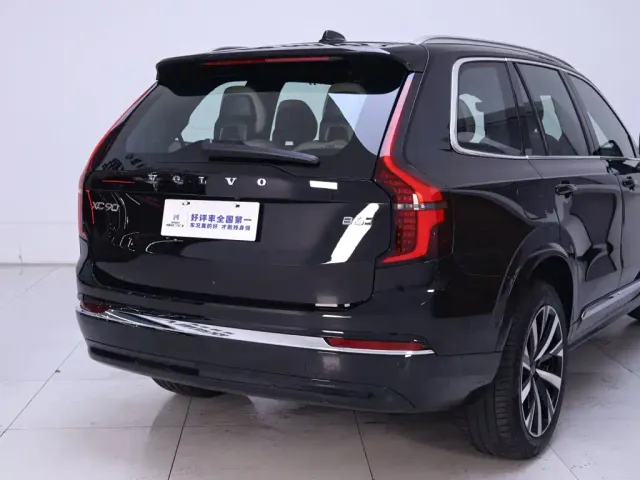 Volvo XC90 — Фото автомобиля 8