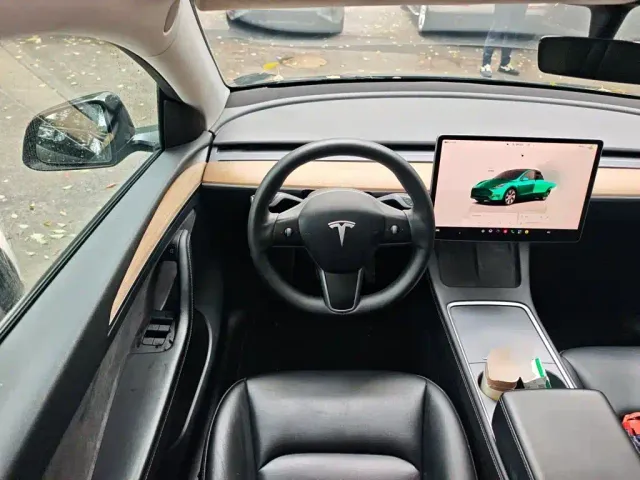Tesla Model Y — Фото автомобиля 11
