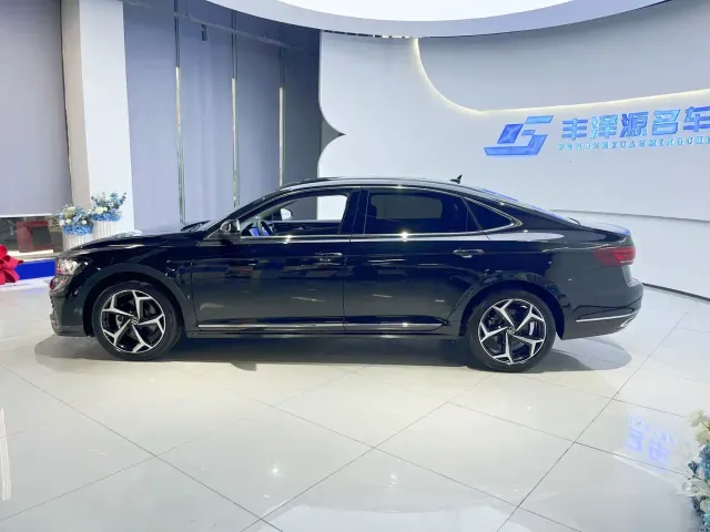 Volkswagen Passat — Фото автомобиля 3