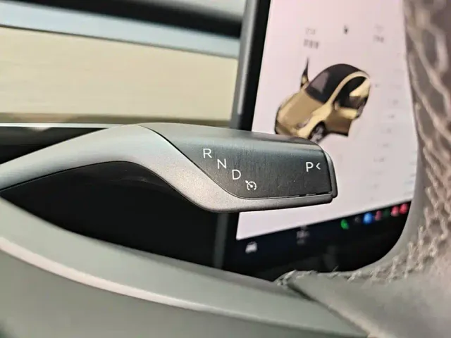 Tesla Model Y — Фото автомобиля 13
