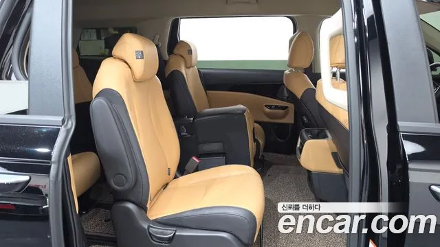 Kia Carnival Generation 4 — Фото автомобиля 17