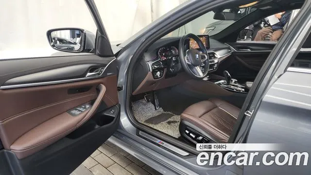 BMW 5-Series 5 серия (G30) 523d xDrive M Sport — Фото автомобиля 10