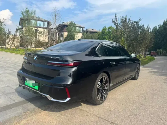 BMW i7 — Фото автомобиля 3