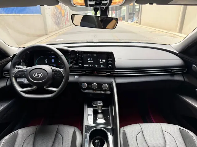 Hyundai Elantra — Фото автомобиля 8