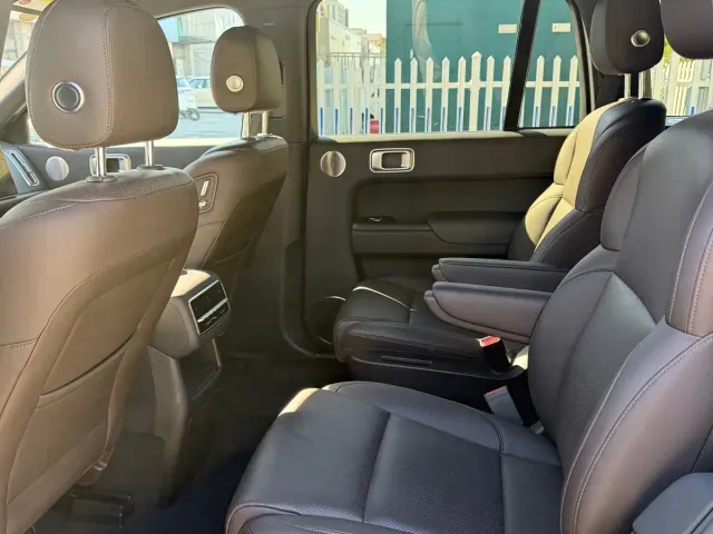 Li Auto L8 — Фото автомобиля 12