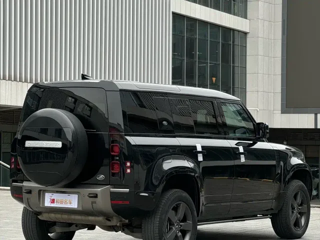 Land Rover Defender — Фото автомобиля 9