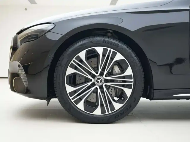 Mercedes-Benz E-Class — Фото автомобиля 13
