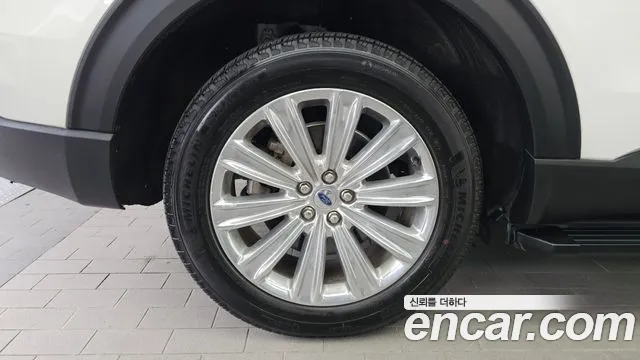 Ford Explorer — Фото автомобиля 5