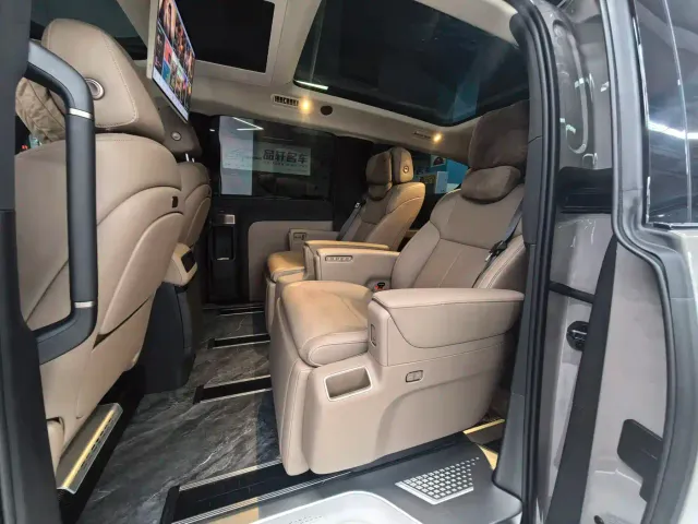 Li Auto MEGA — Фото автомобиля 13