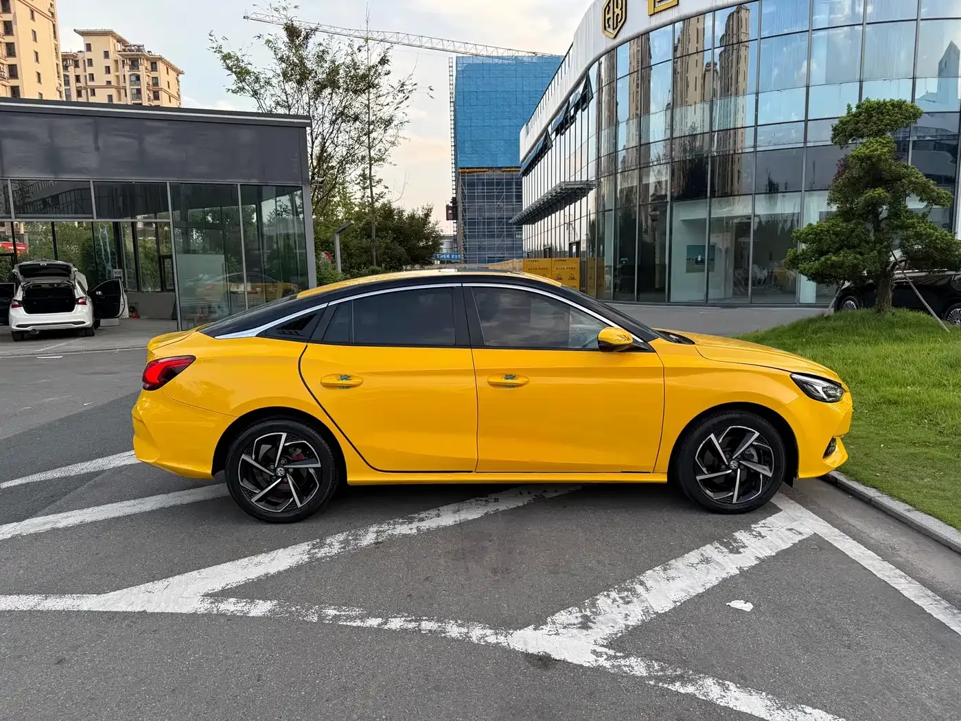 MG MG5 2021 Facelift 300TGI DCT Youth Luxury Enjoyment Edition — Фото автомобиля 12