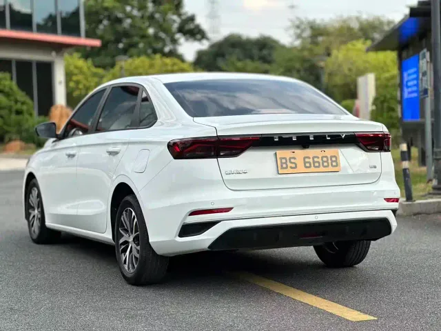 Geely Emgrand — Фото автомобиля 5