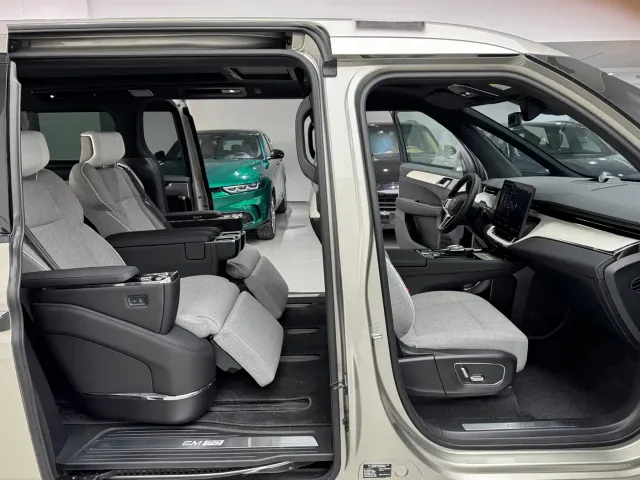 Volvo EM90 — Фото автомобиля 15
