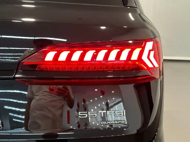 Audi Q7 — Фото автомобиля 16