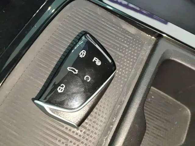 Dongfeng SKY EV01 — Фото автомобиля 8