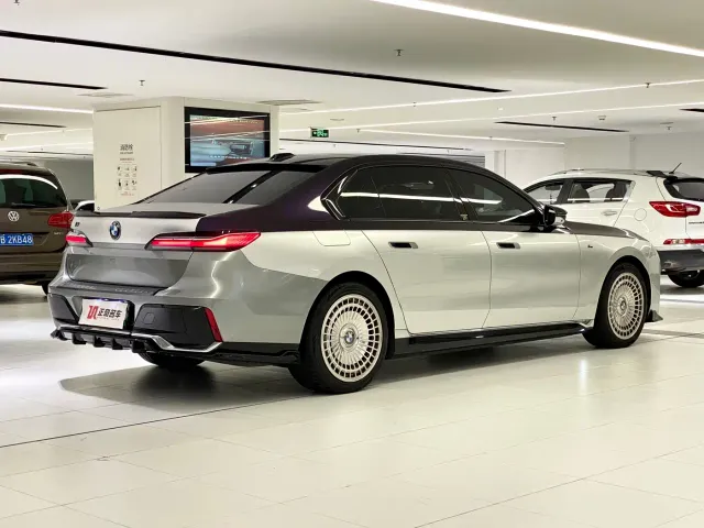 BMW i7 — Фото автомобиля 4