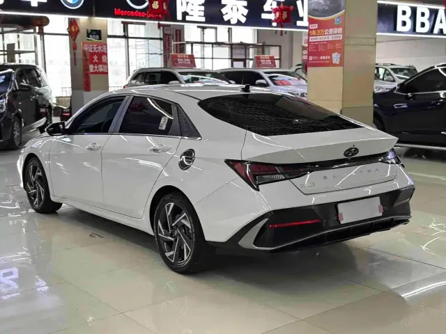 Hyundai Elantra — Фото автомобиля 8