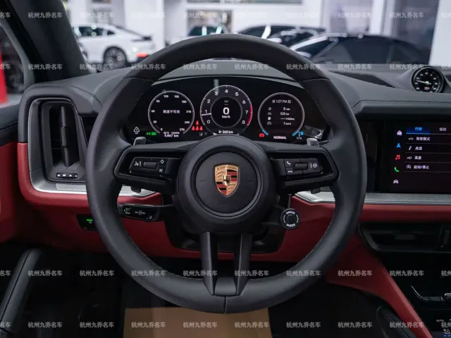 Porsche Cayenne — Фото автомобиля 17