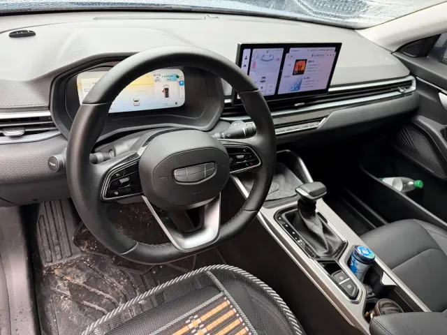 Geely Emgrand — Фото автомобиля 5