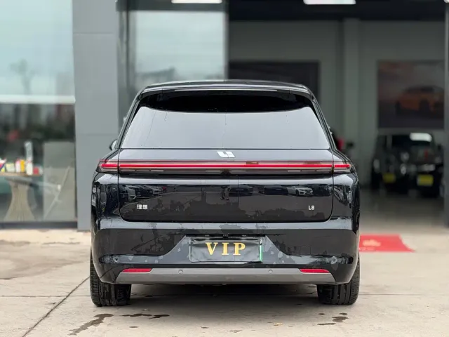 Li Auto L8 — Фото автомобиля 4