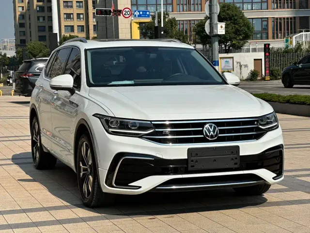 Volkswagen Tiguan L — Фото автомобиля 3