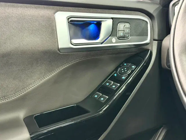 Ford Explorer — Фото автомобиля 12