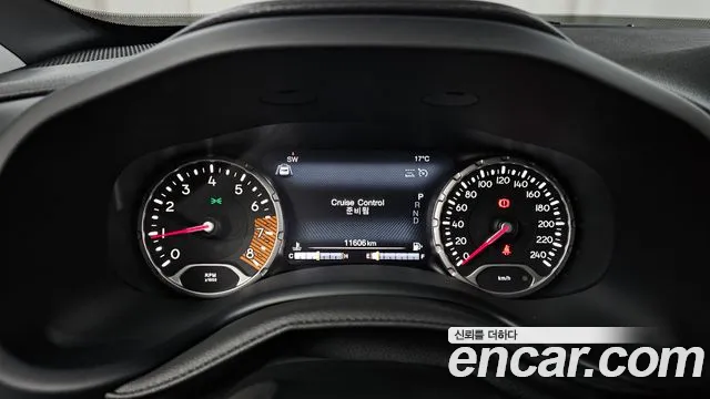 Jeep Renegade — Фото автомобиля 8