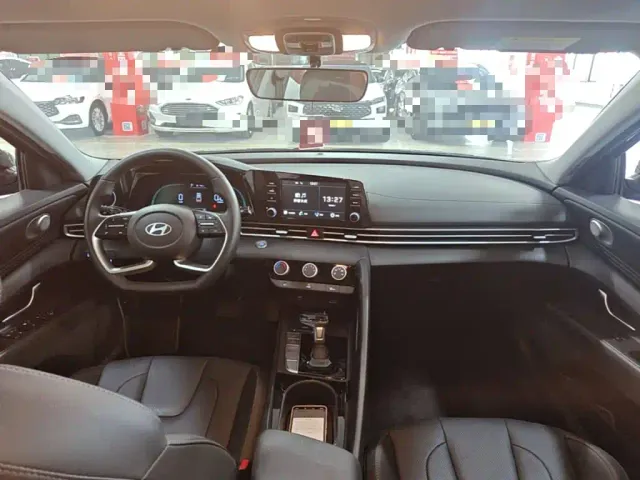 Hyundai Elantra — Фото автомобиля 9