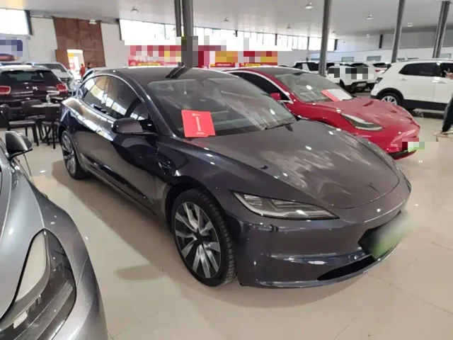 Tesla Model 3 — Фото автомобиля 3