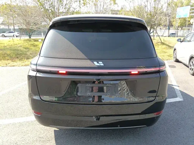 Li Auto L9 — Фото автомобиля 22