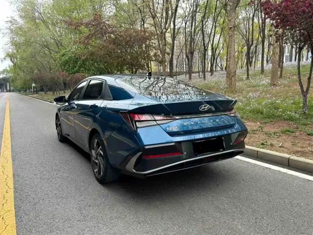 Hyundai Elantra — Фото автомобиля 9