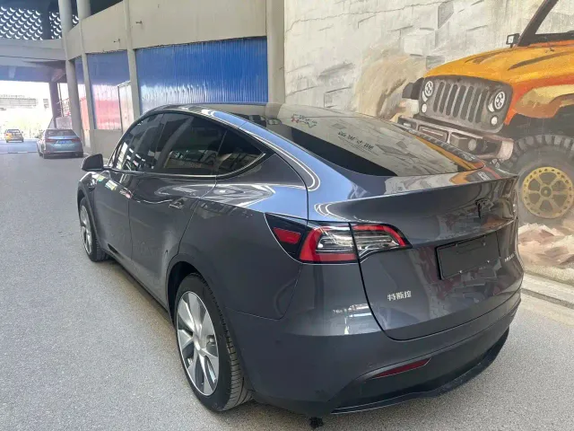 Tesla Model Y — Фото автомобиля 6